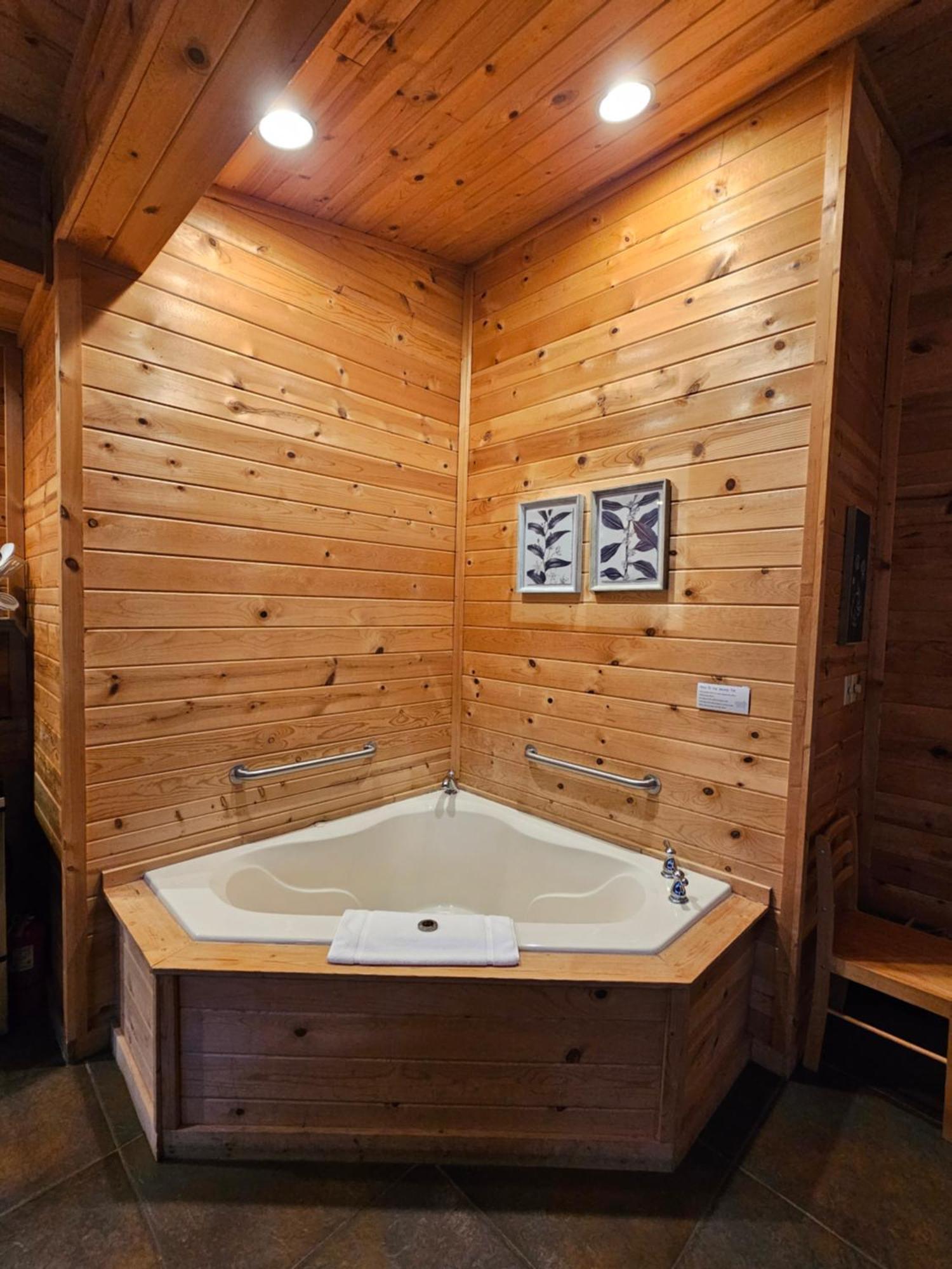 5 Min To Beaver Lake-King Bed-Fire Pit-Jetted Tub #3 Eureka Springs Ngoại thất bức ảnh