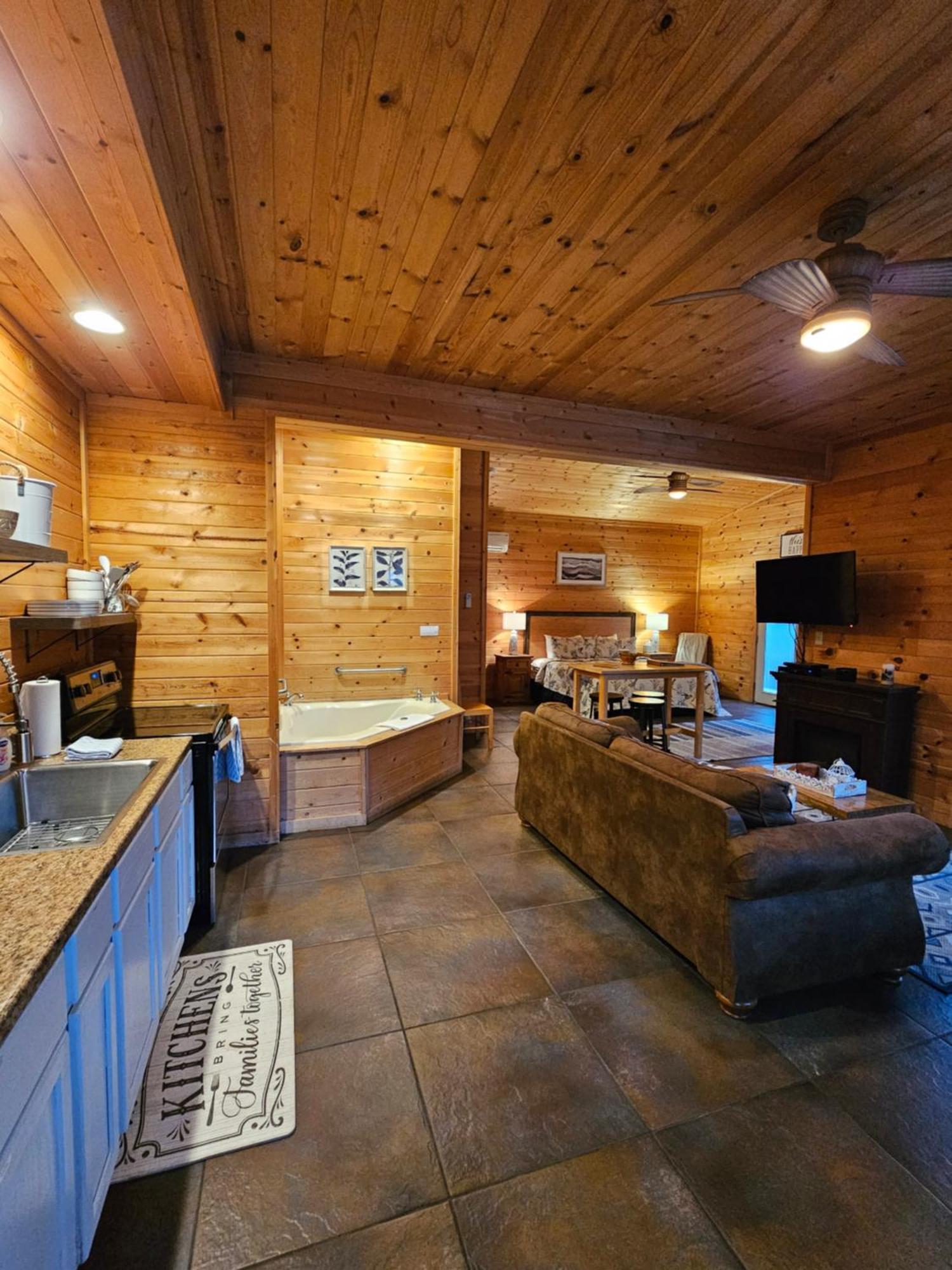 5 Min To Beaver Lake-King Bed-Fire Pit-Jetted Tub #3 Eureka Springs Ngoại thất bức ảnh